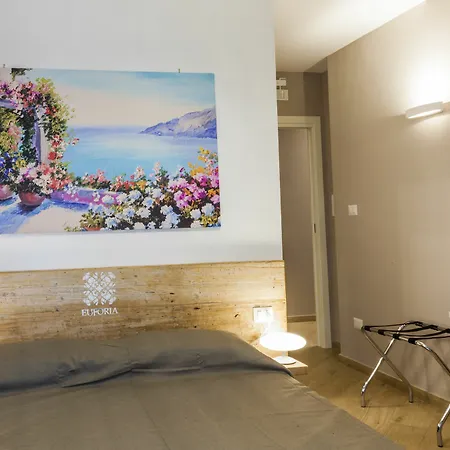 Bed & Breakfast Euforia - Tre Sedi - Three Locations Naples